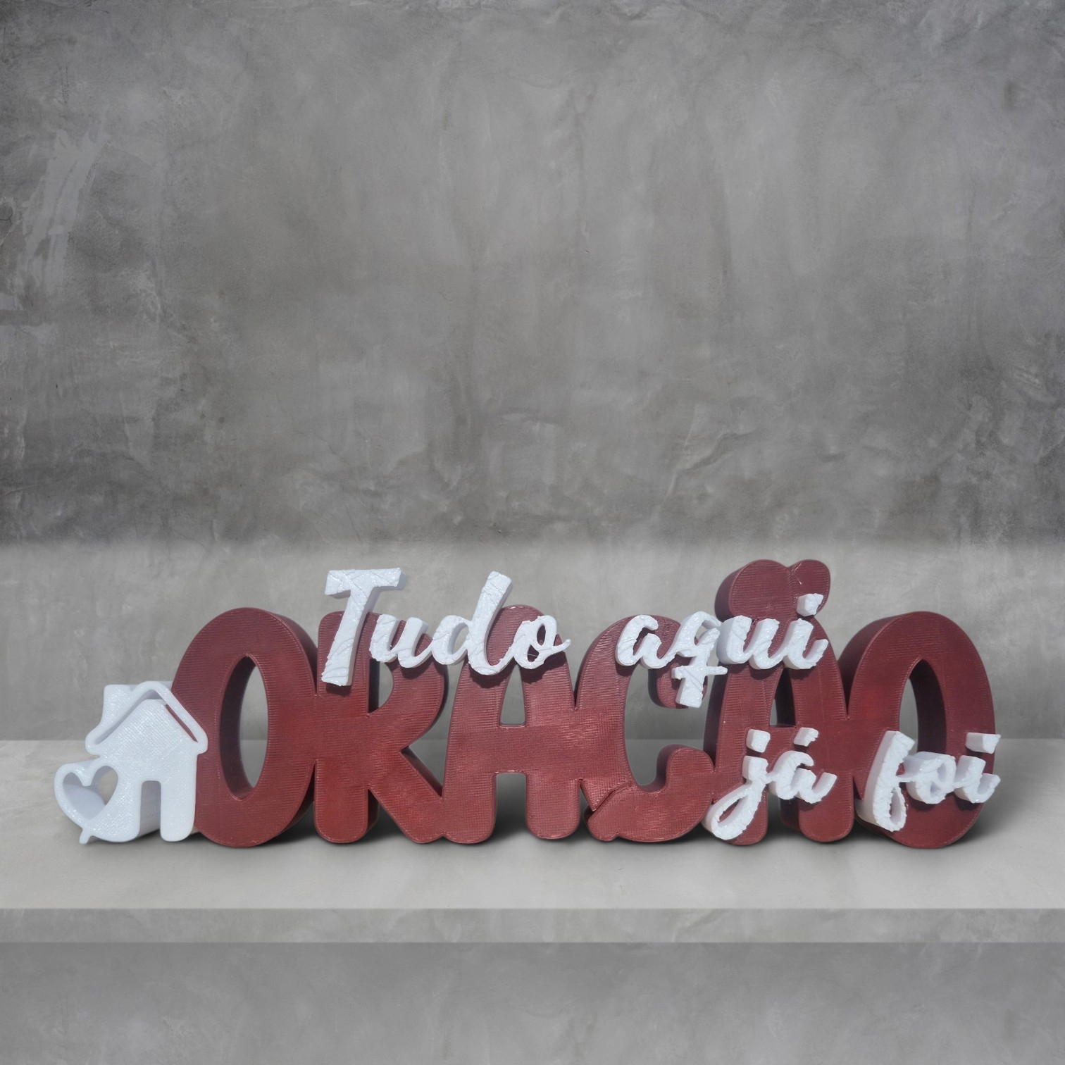 Letreiro 3D decorativo Tudo Aqui Já Foi Oração nas cores vinho e branco